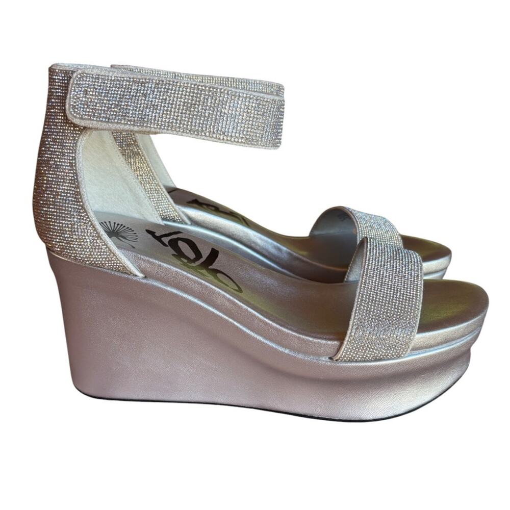 OTBT Status Wedge Rhinestone Covered Metallic Silver Platform Sandals size 9.5 - Picture 3 of 16